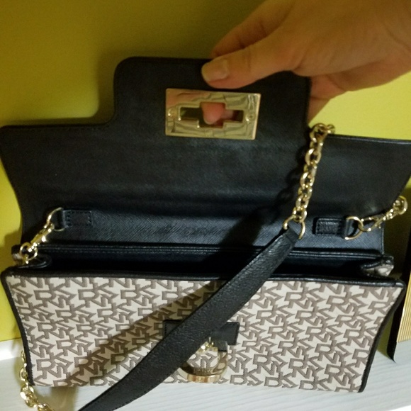 DKNY shoulder clutch/bag with golden chain, sz M - Picture 6 of 8